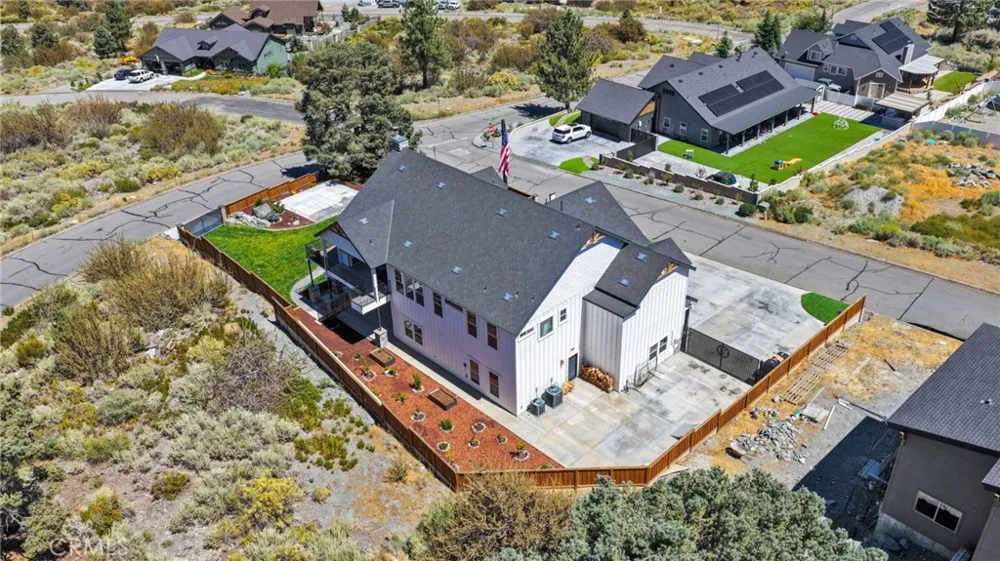5548 Locarno Wrightwood, CA 92397