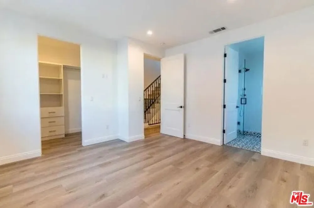 5325 Ben Avenue #1/2 Valley Village, CA 91607