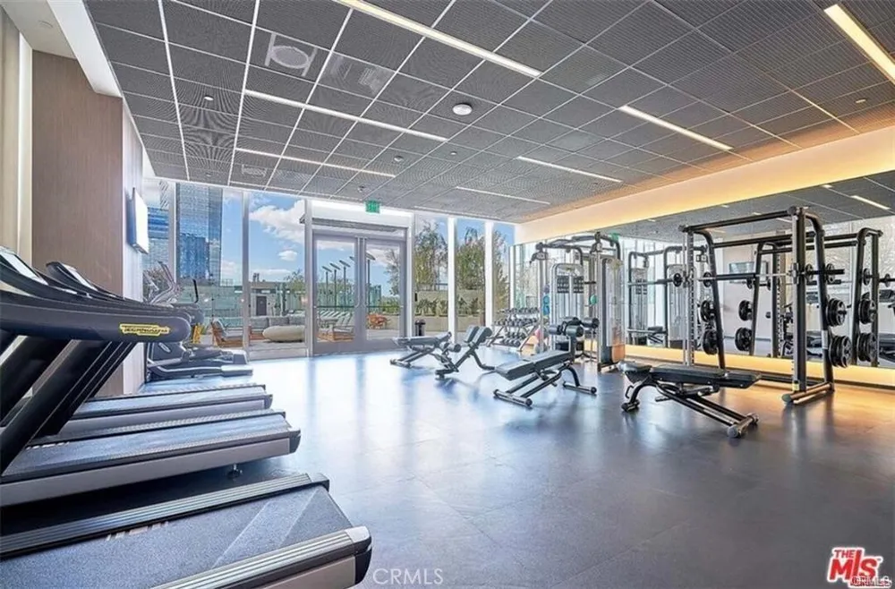889 Francisco Street #1509 Los Angeles, CA 90017