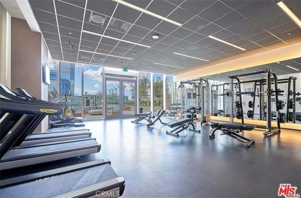 889 Francisco Street #1509 Los Angeles, CA 90017