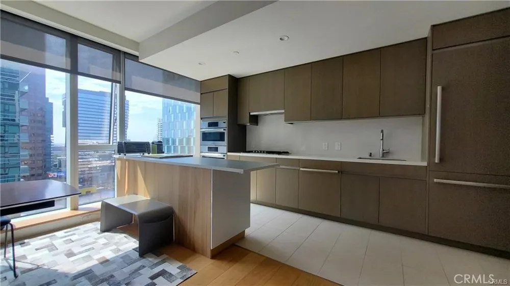 889 Francisco Street #1509 Los Angeles, CA 90017