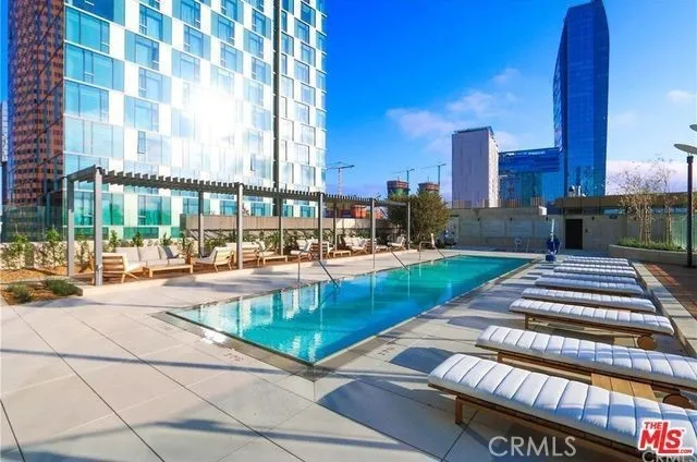 889 Francisco Street #1509 Los Angeles, CA 90017