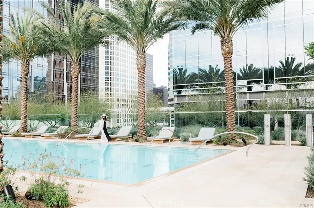 889 Francisco Street #1509 Los Angeles, CA 90017