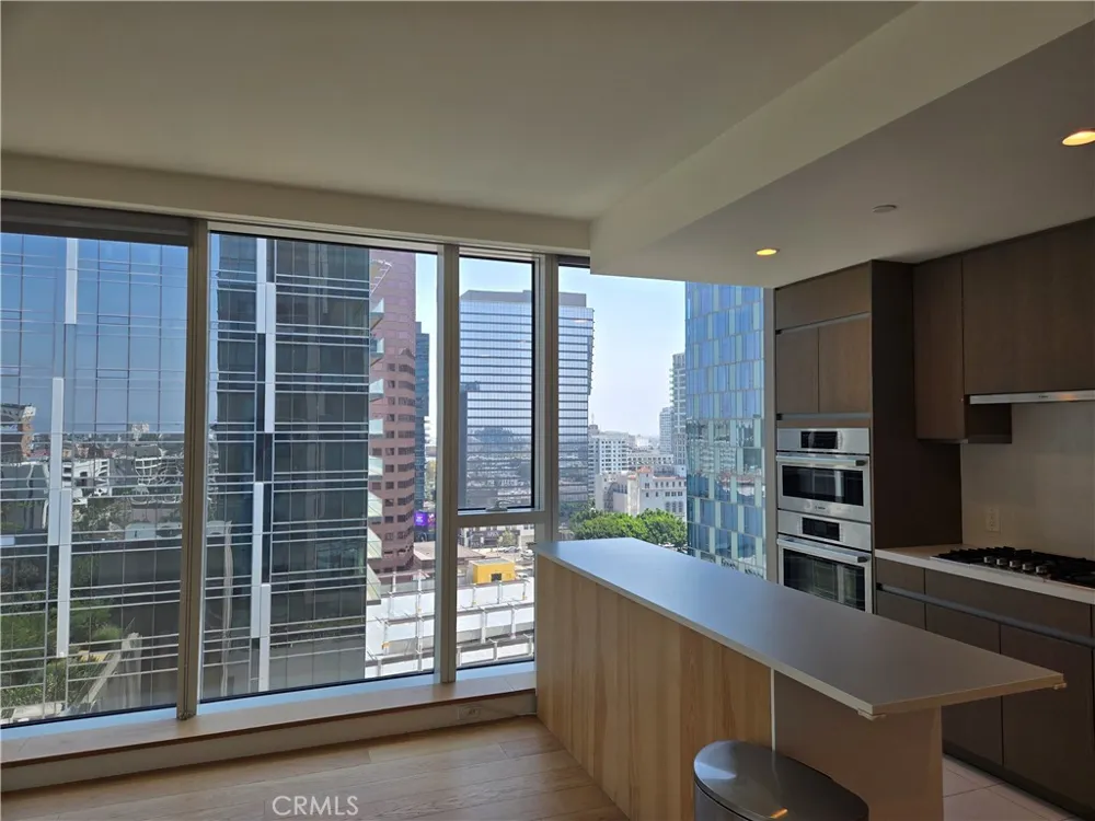 889 Francisco Street #1509 Los Angeles, CA 90017