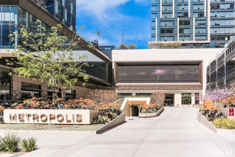 889 Francisco Street #1509 Los Angeles, CA 90017