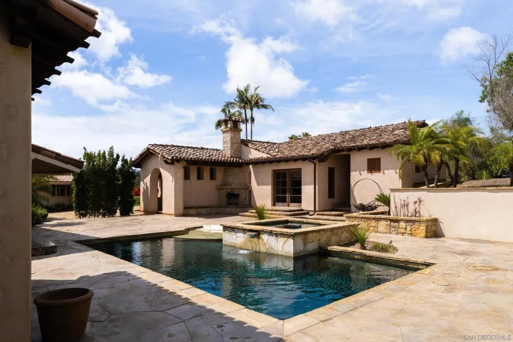 6858 Las Colinas Rancho Santa Fe, CA 92067