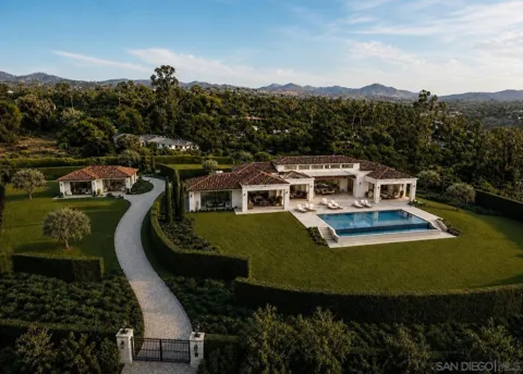 6858 Las Colinas