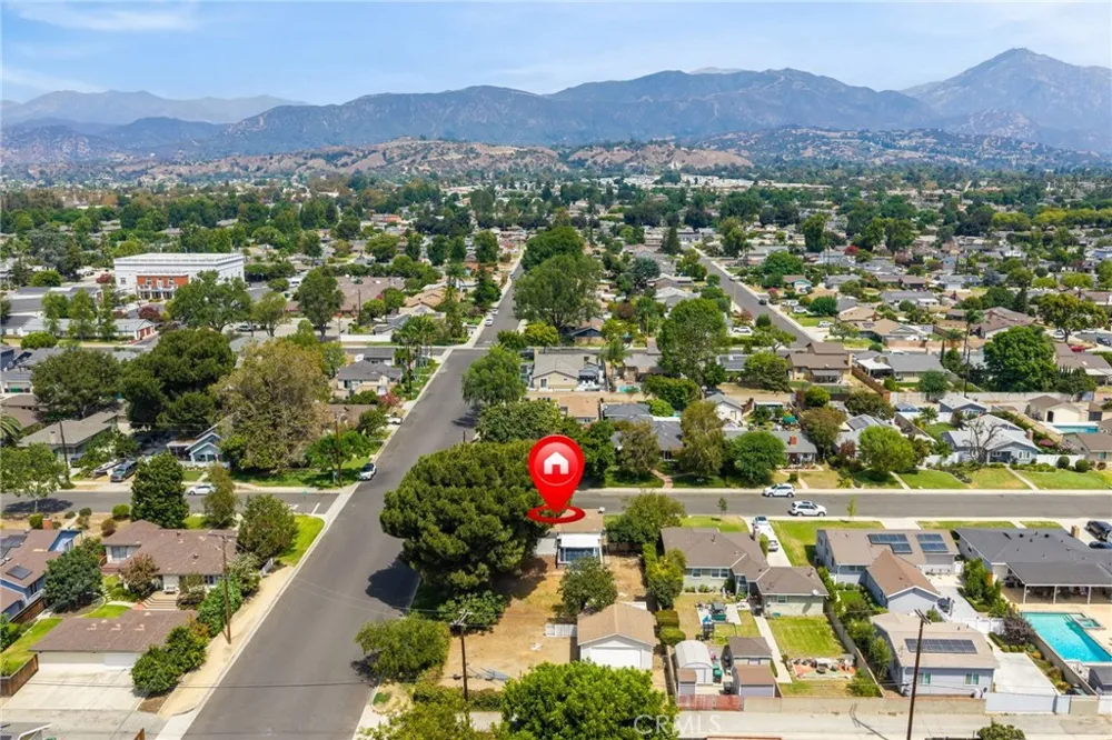 2450 I La Verne, CA 91750
