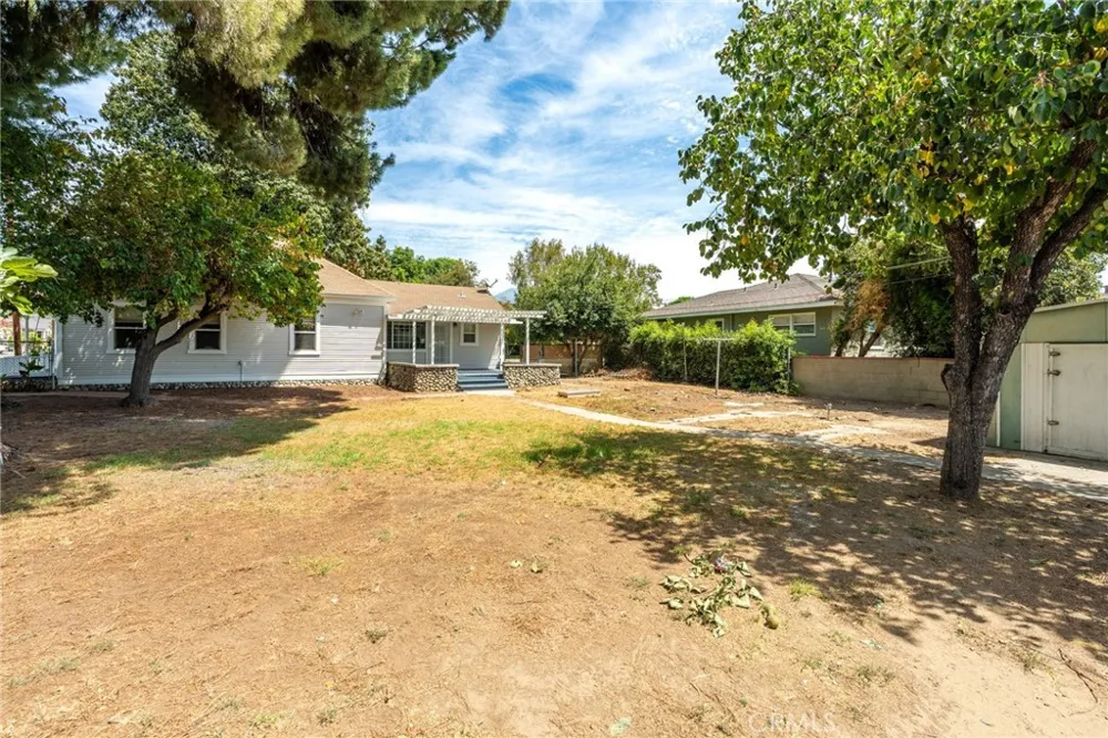 2450 I La Verne, CA 91750