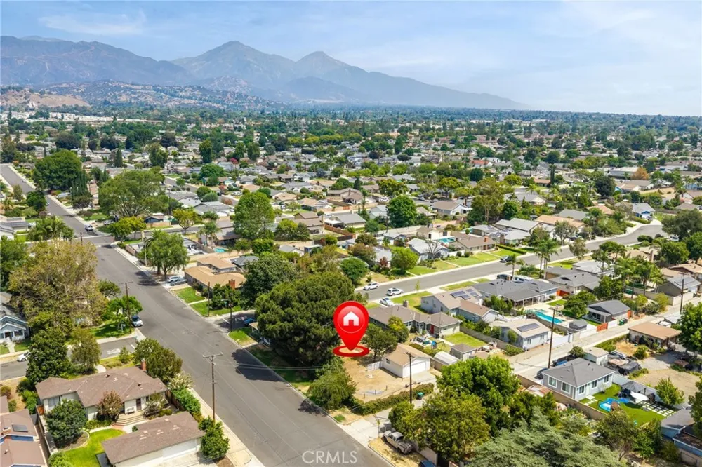2450 I La Verne, CA 91750