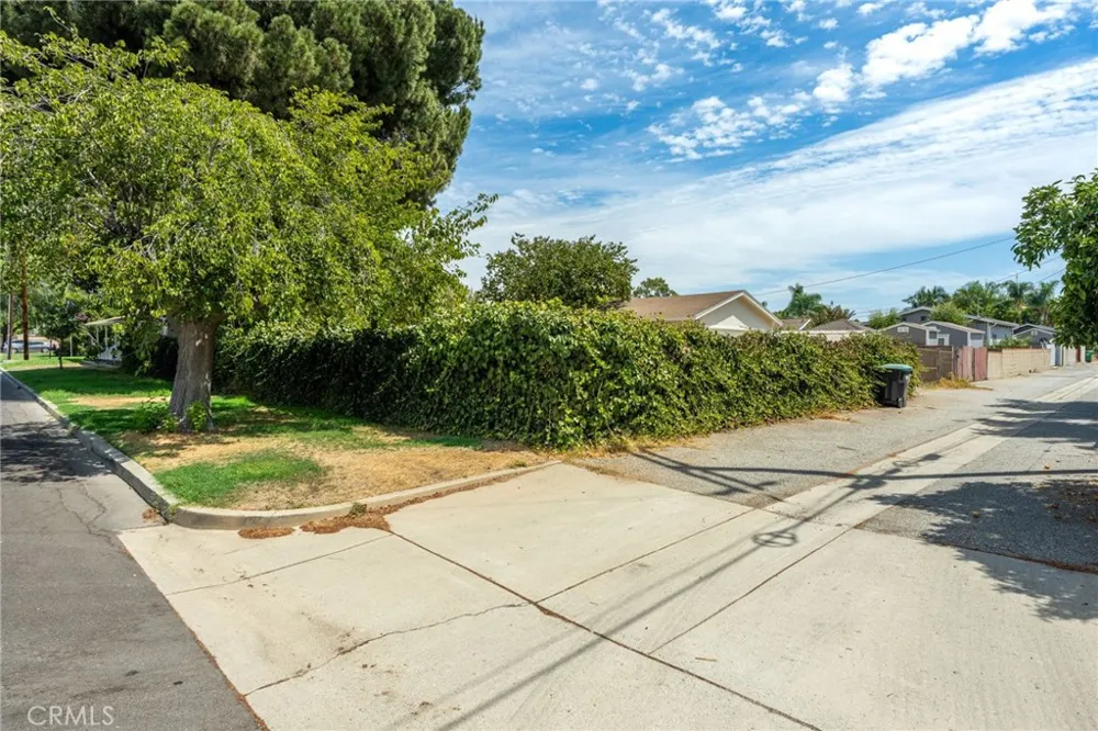 2450 I La Verne, CA 91750