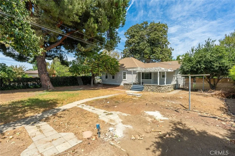 2450 I La Verne, CA 91750