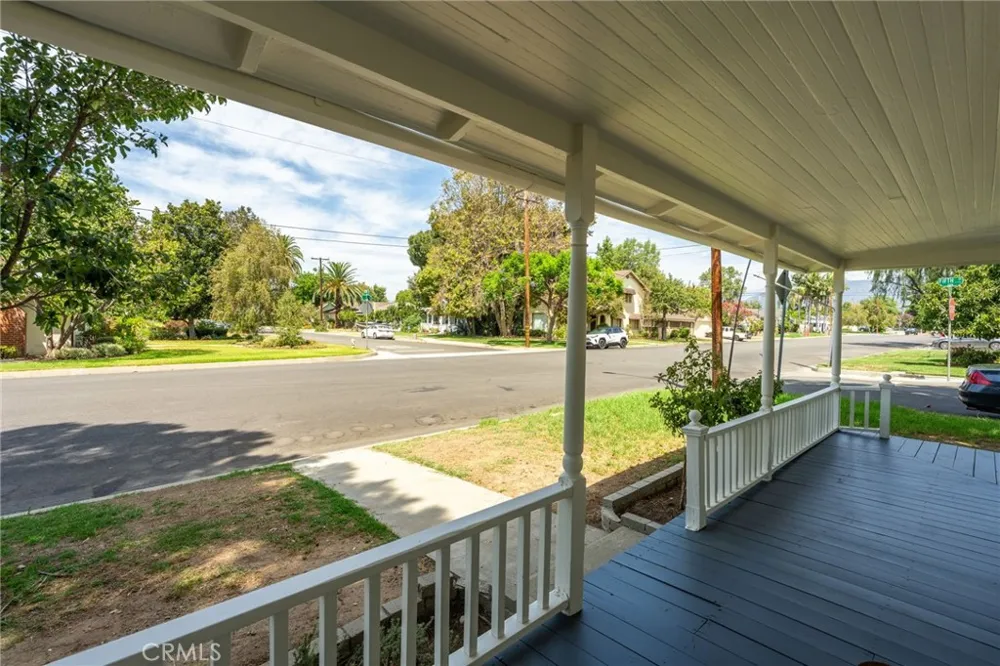 2450 I La Verne, CA 91750
