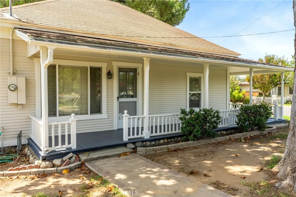 2450 I La Verne, CA 91750