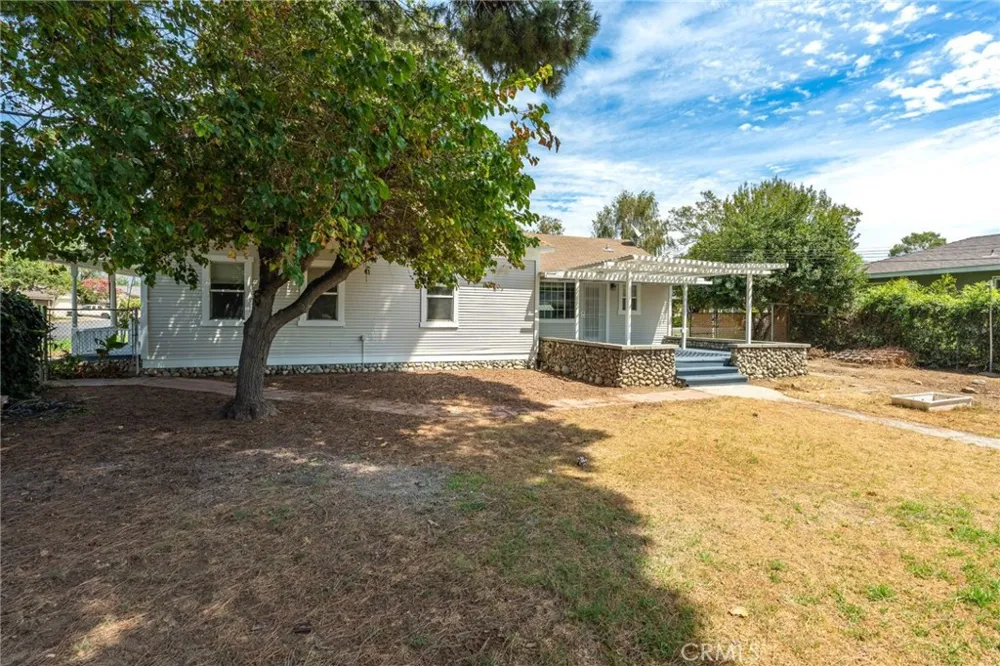 2450 I La Verne, CA 91750