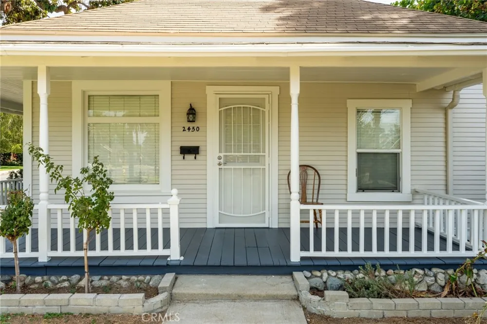 2450 I La Verne, CA 91750