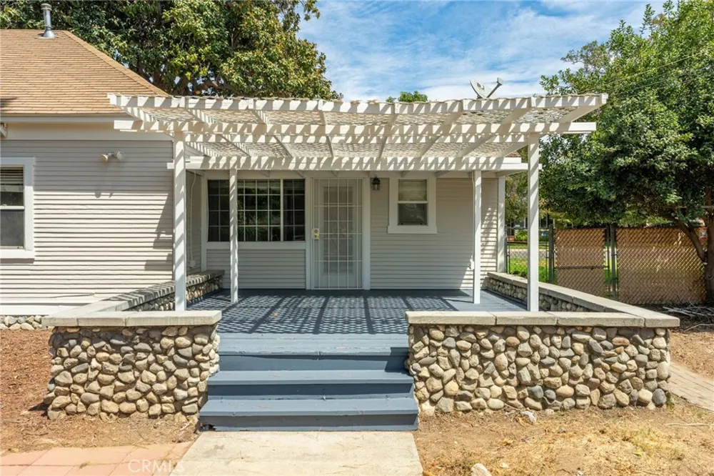 2450 I La Verne, CA 91750