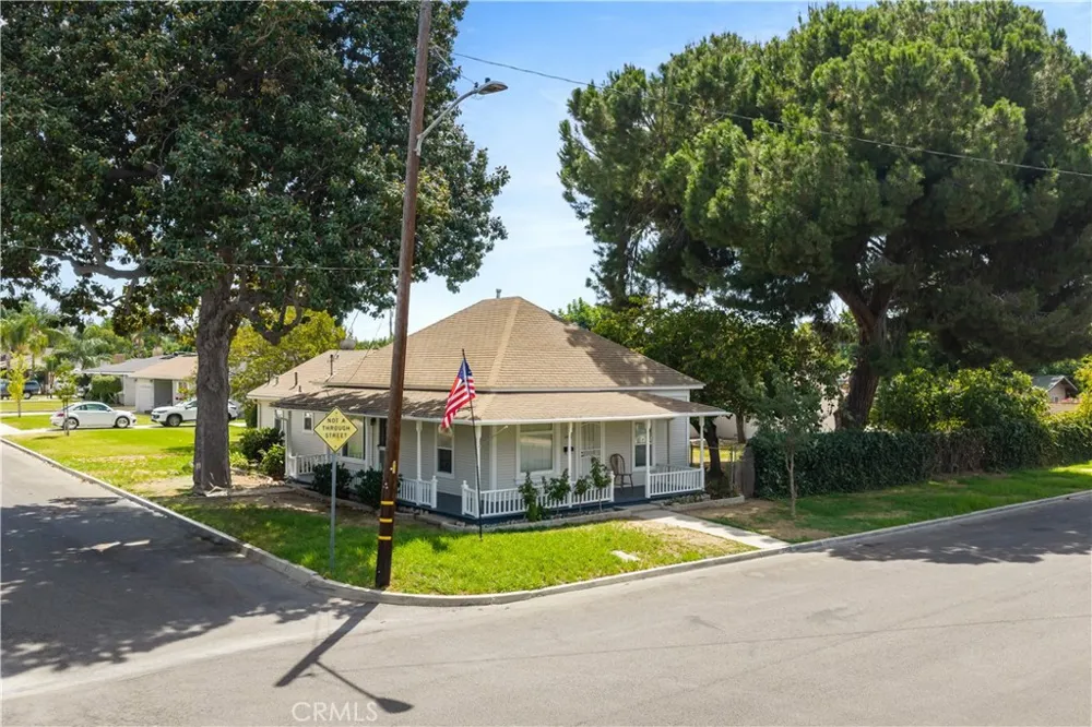 2450 I La Verne, CA 91750