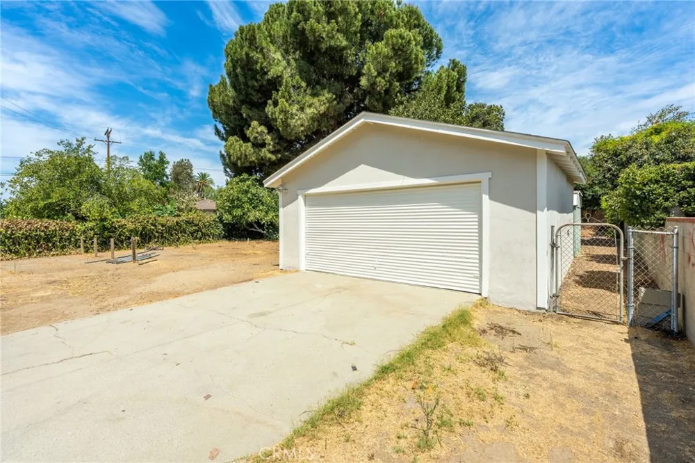 2450 I La Verne, CA 91750
