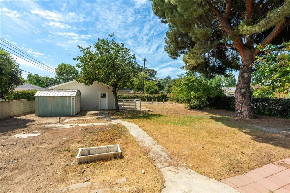 2450 I La Verne, CA 91750