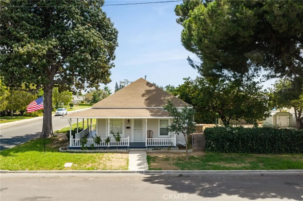 2450 I La Verne, CA 91750