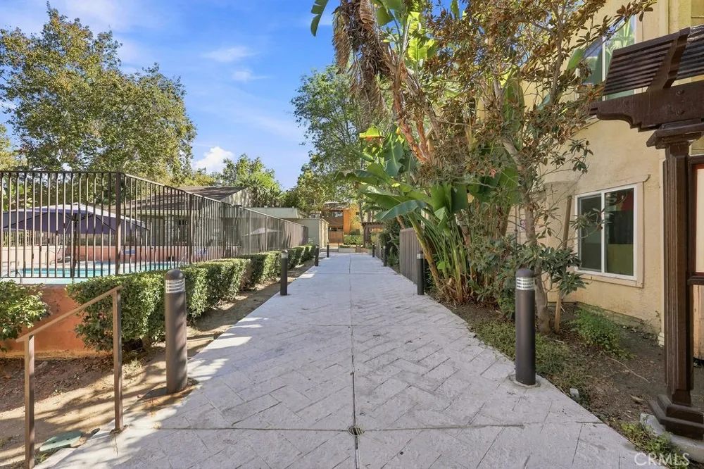 18350 Hatteras #211 Tarzana, CA 91356