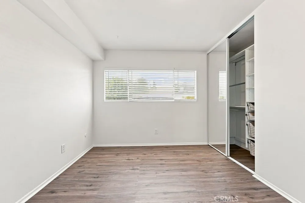 18350 Hatteras #211 Tarzana, CA 91356