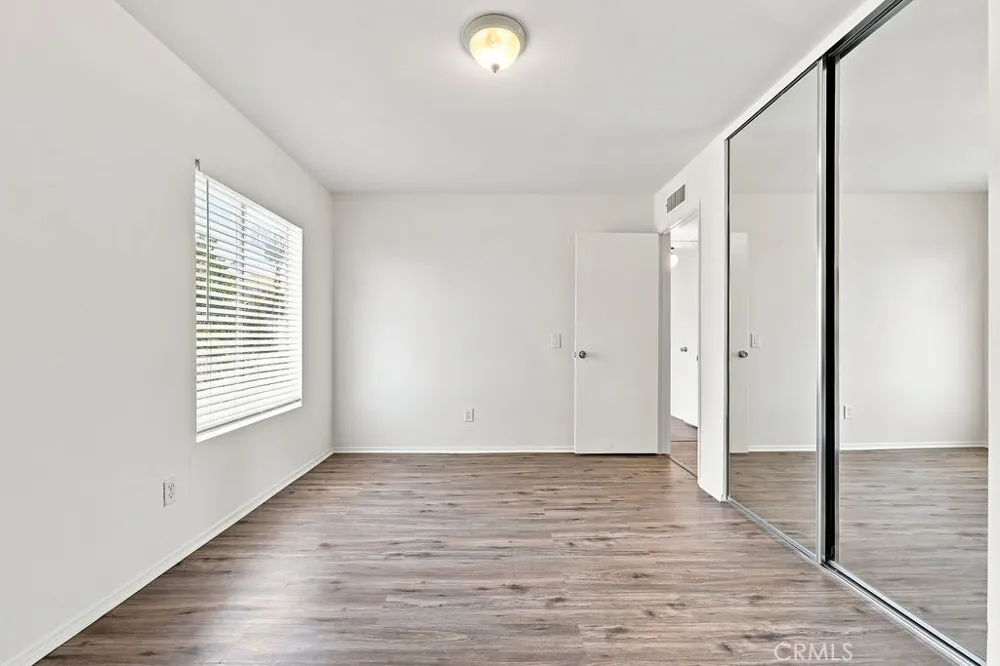 18350 Hatteras #211 Tarzana, CA 91356