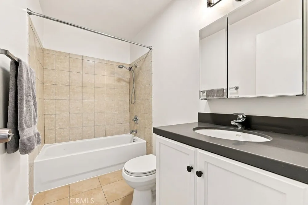 18350 Hatteras #211 Tarzana, CA 91356