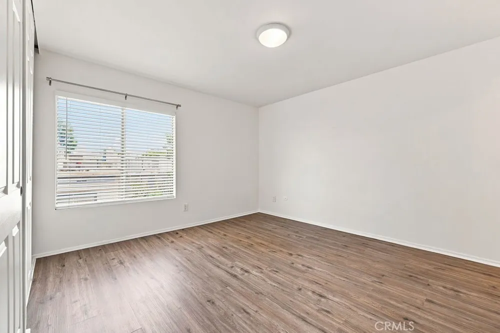 18350 Hatteras #211 Tarzana, CA 91356