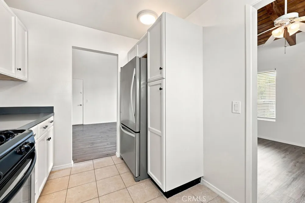18350 Hatteras #211 Tarzana, CA 91356