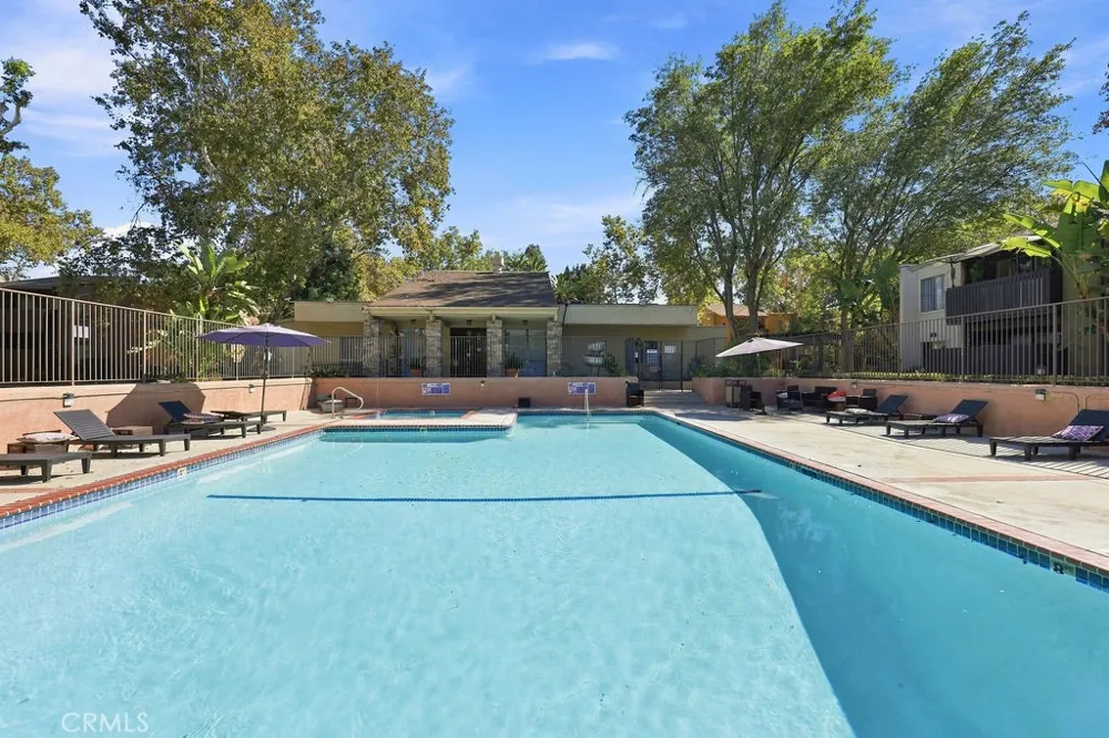 18350 Hatteras #211 Tarzana, CA 91356