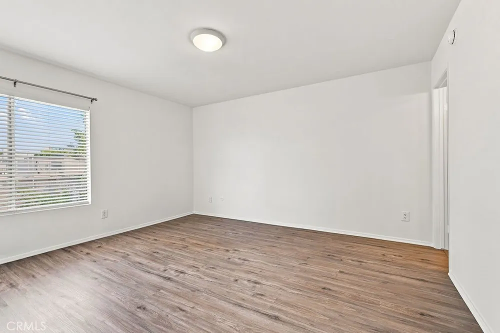 18350 Hatteras #211 Tarzana, CA 91356