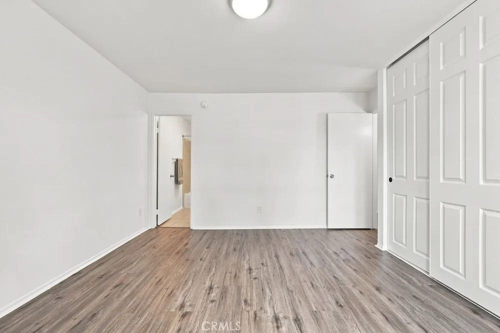 18350 Hatteras #211 Tarzana, CA 91356