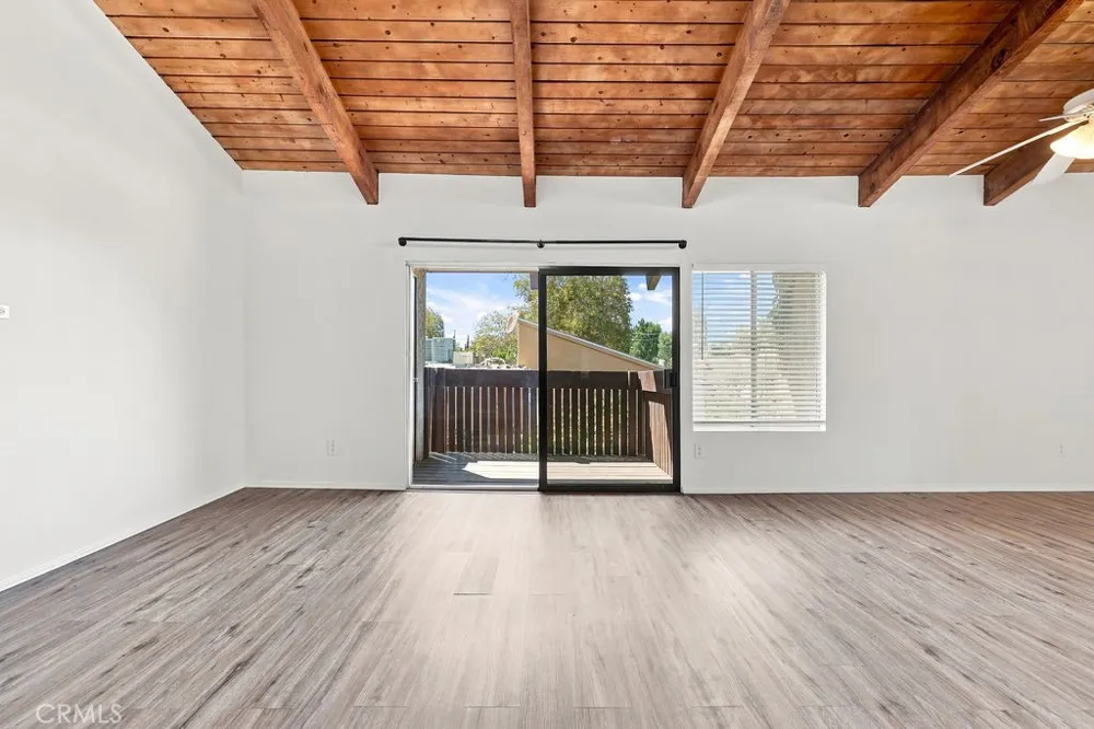 18350 Hatteras #211 Tarzana, CA 91356