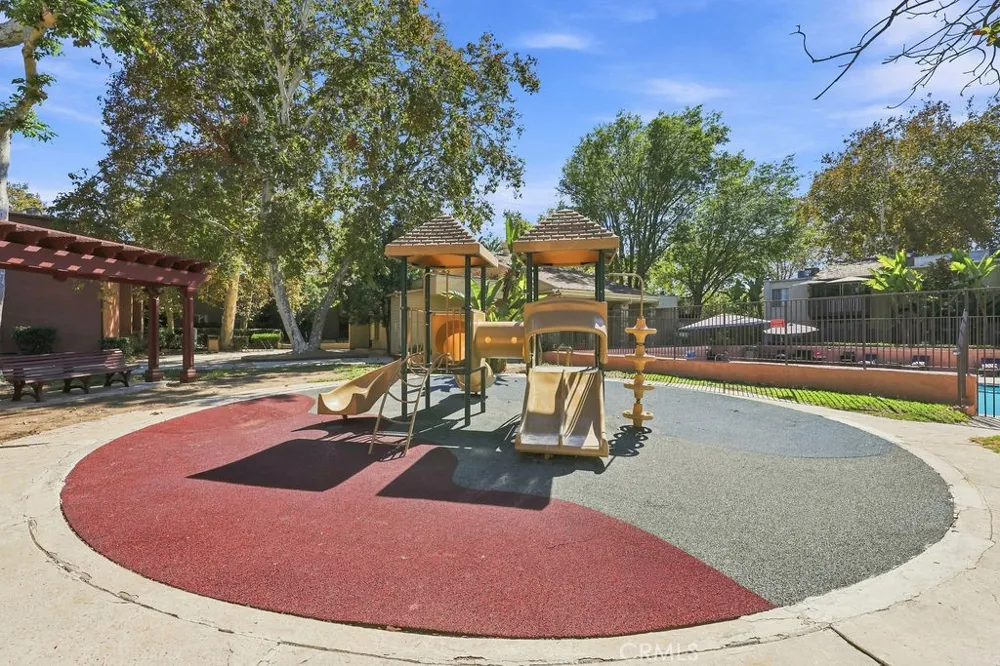 18350 Hatteras #211 Tarzana, CA 91356