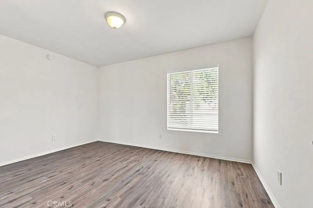 18350 Hatteras #211 Tarzana, CA 91356