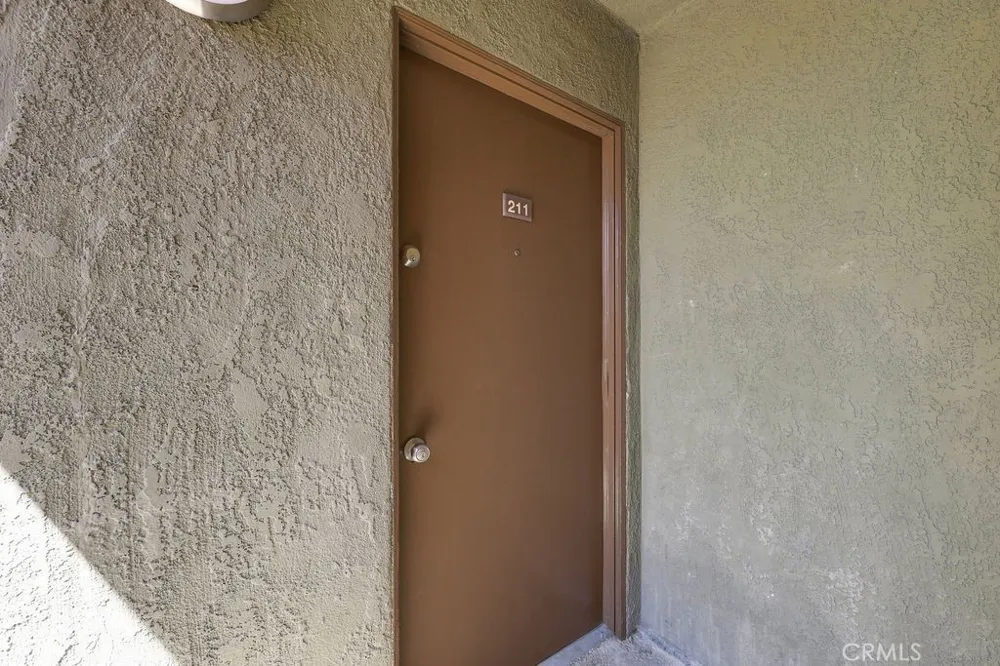 18350 Hatteras #211 Tarzana, CA 91356