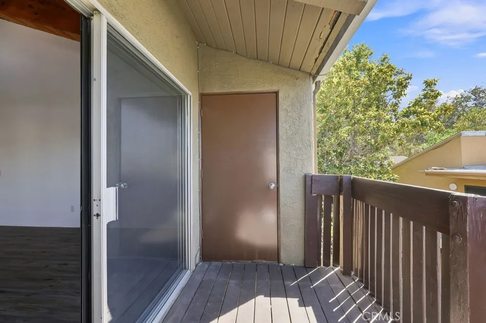 18350 Hatteras #211 Tarzana, CA 91356