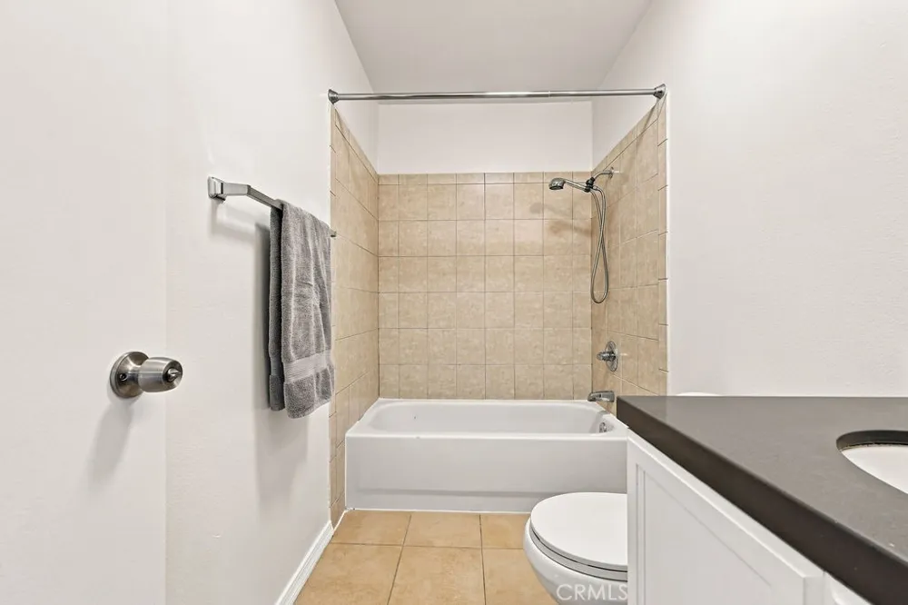 18350 Hatteras #211 Tarzana, CA 91356