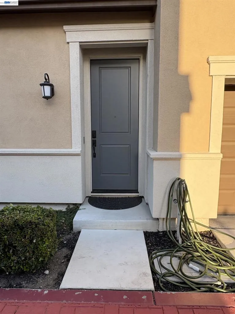 1230 S Ross Ct Mountain House, CA 95391