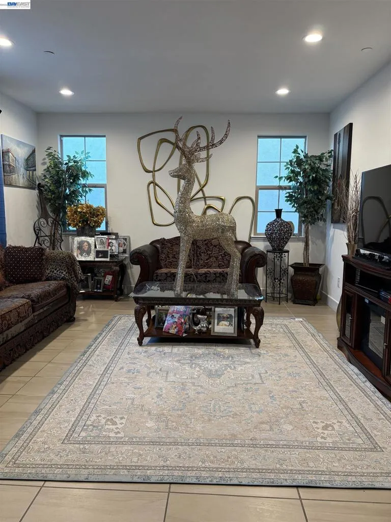 1230 S Ross Ct Mountain House, CA 95391