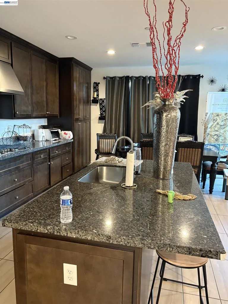 1230 S Ross Ct Mountain House, CA 95391