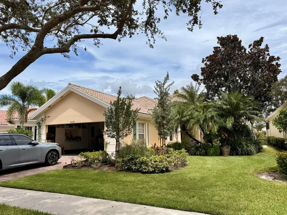 8095 LABORIE LANE Wellington, FL 33414