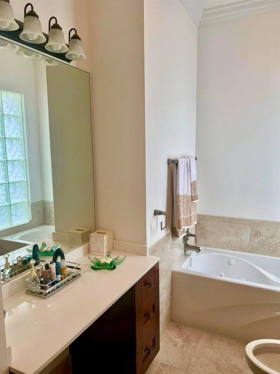 8095 LABORIE LANE Wellington, FL 33414