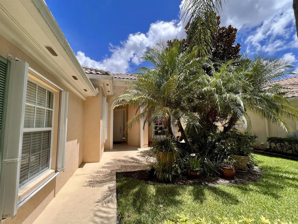8095 LABORIE LANE Wellington, FL 33414
