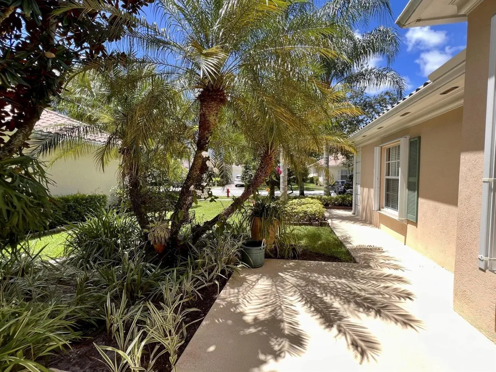 8095 LABORIE LANE Wellington, FL 33414