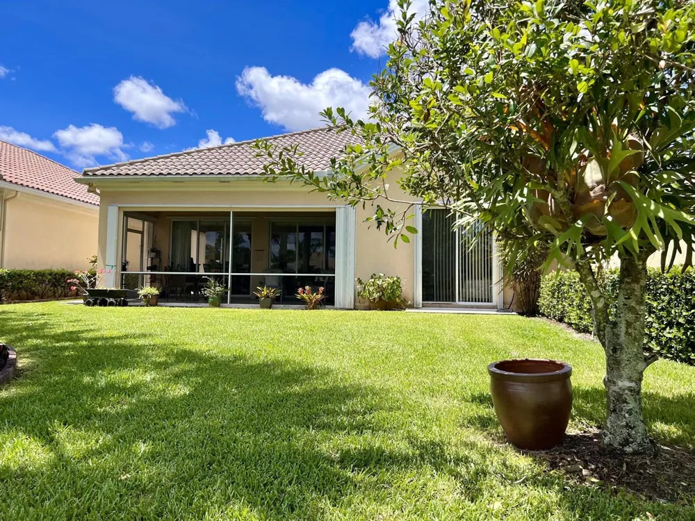 8095 LABORIE LANE Wellington, FL 33414