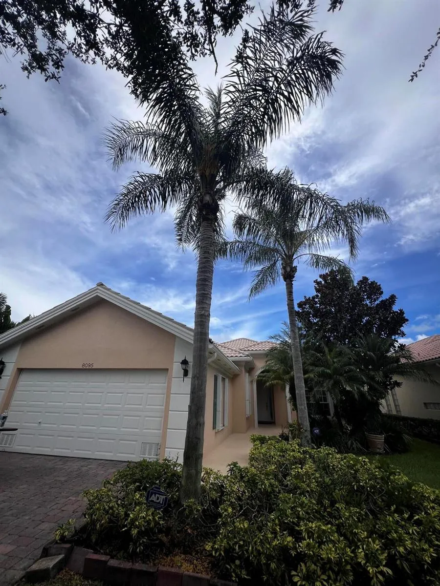 8095 LABORIE LANE Wellington, FL 33414
