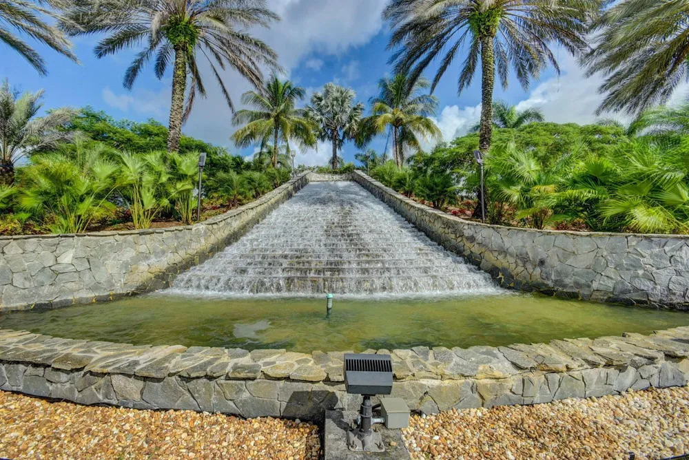 2305 Sailfish Cove Drive West Palm Beach, FL 33411